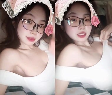 Em bé xinh đẹp đít lớn