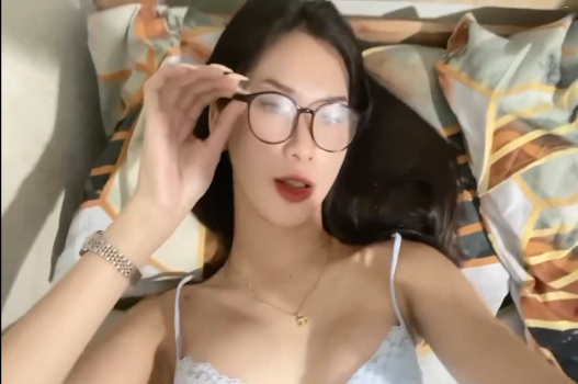 Ngực khủng mê mẩn, thấy là thích ngay